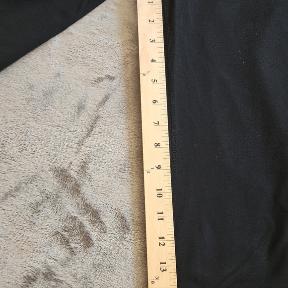 Lululemon leggings 8 Black with Turquiose trim - Picture 4 of 12